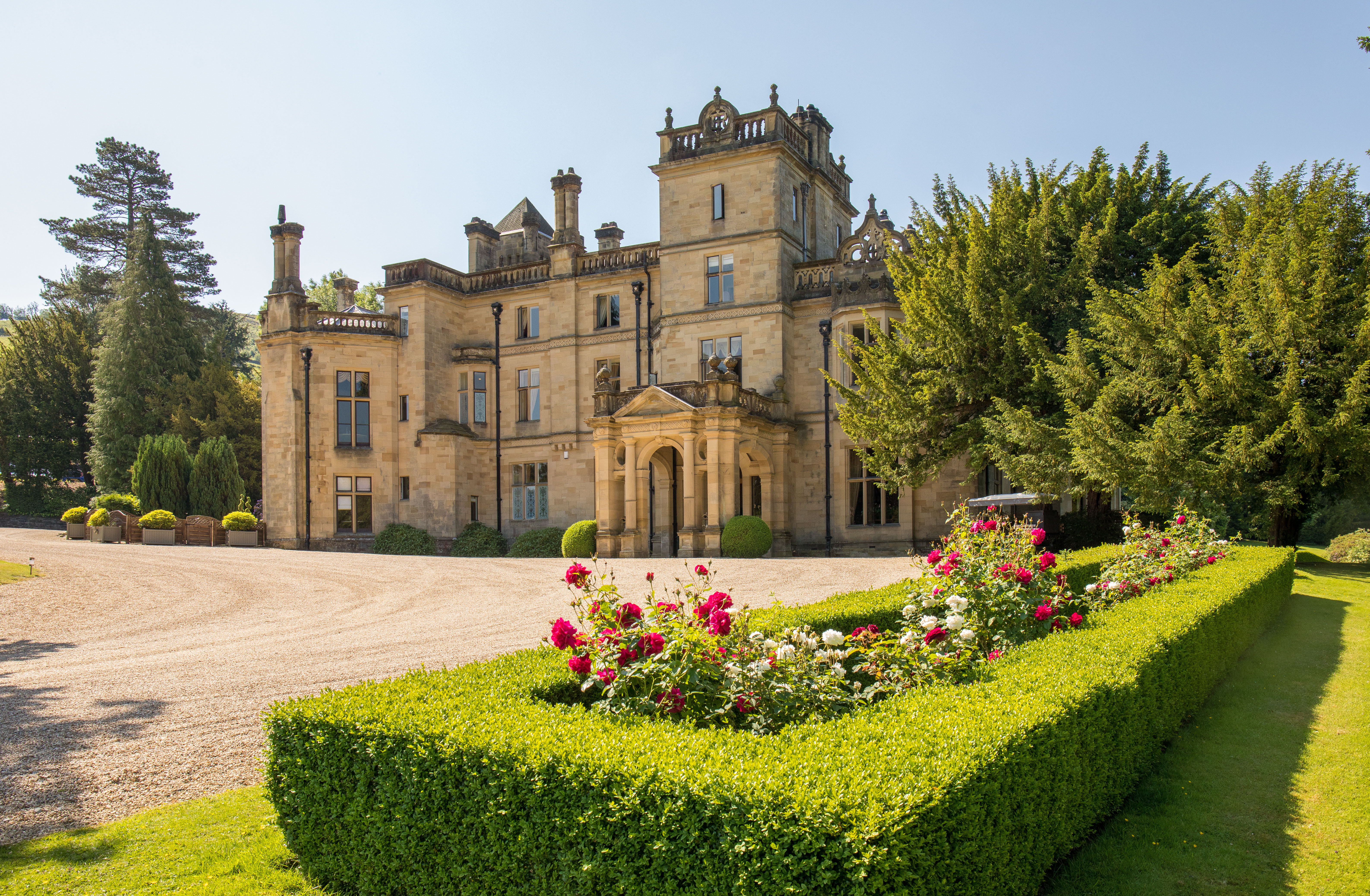 Palé Hall surrounded by nature.